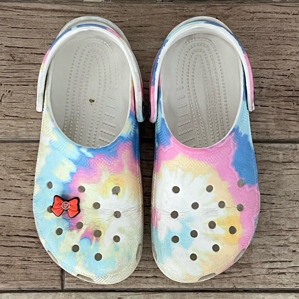 CROCS Women's Tie-Dye Sandals